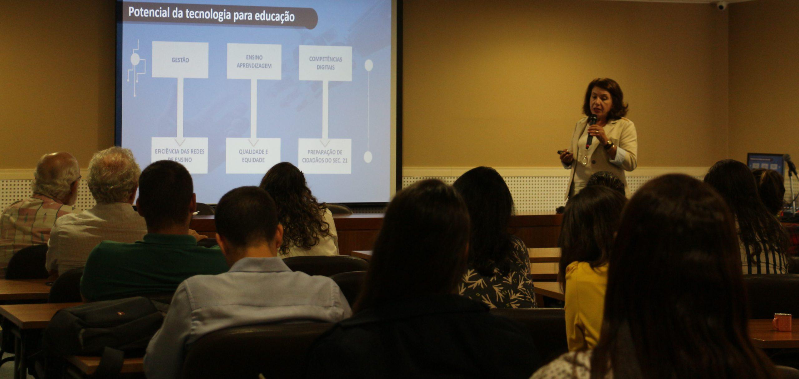 imagem de Educação com tecnologia