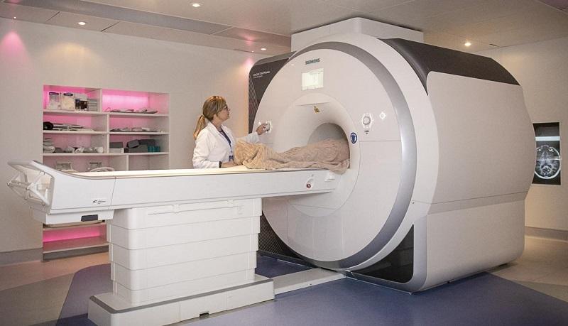 Neurofeedback ajuda pacientes com depressão a aumentar a autoestima reequilibrando circuitos cerebrais relacionados à culpa