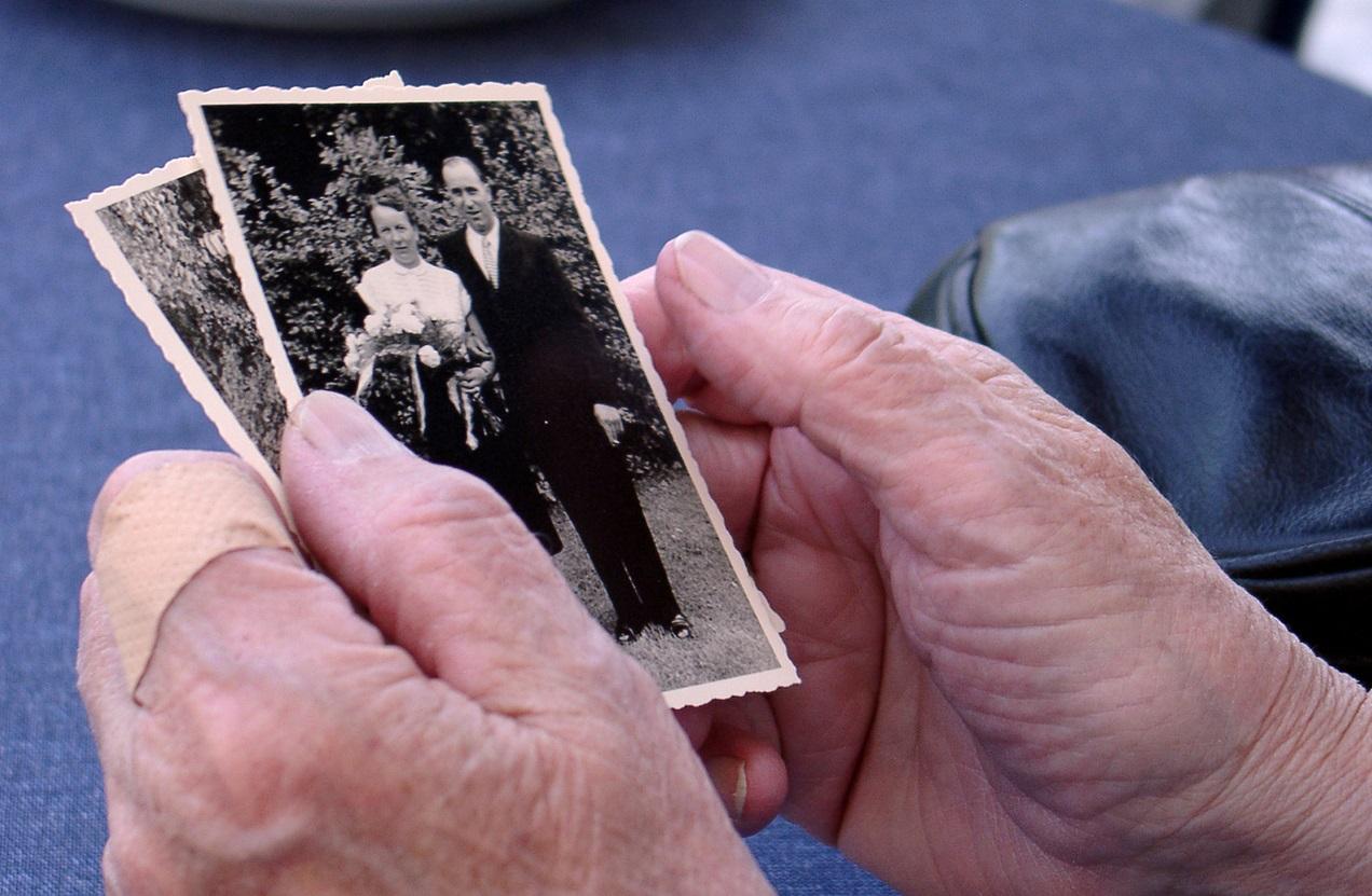Dificuldade de narrativa e marcadores biológicos no espectro da Doença de Alzheimer