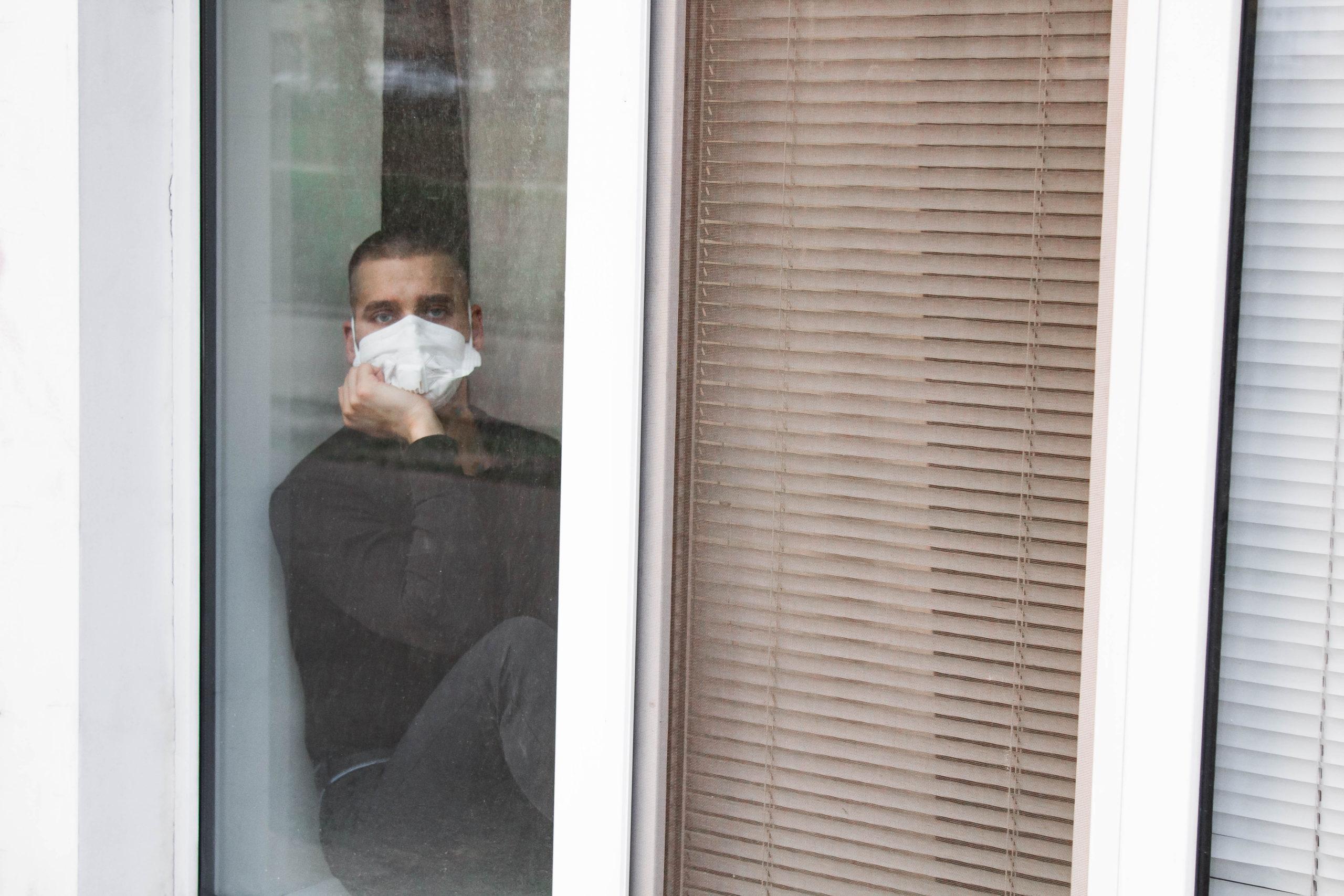 imagem de Como evitar o estresse, a solidão e a depressão do isolamento social quando se mora sozinho?