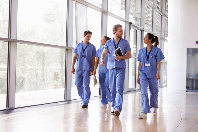 imagem de IDOR e Rede D'Or abrem vagas de estágio acadêmico em medicina e farmácia.