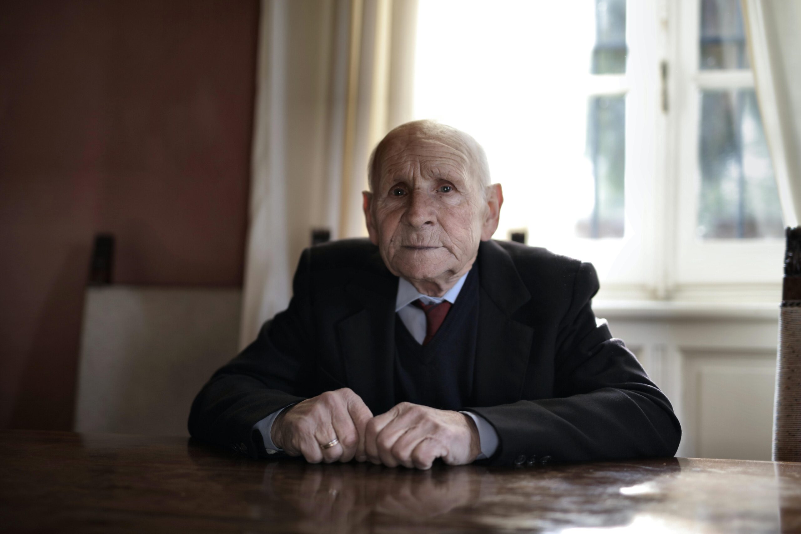 Pesquisa em idosos com depressão aponta possíveis efeitos anti-inflamatórios de moléculas presentes no cérebro