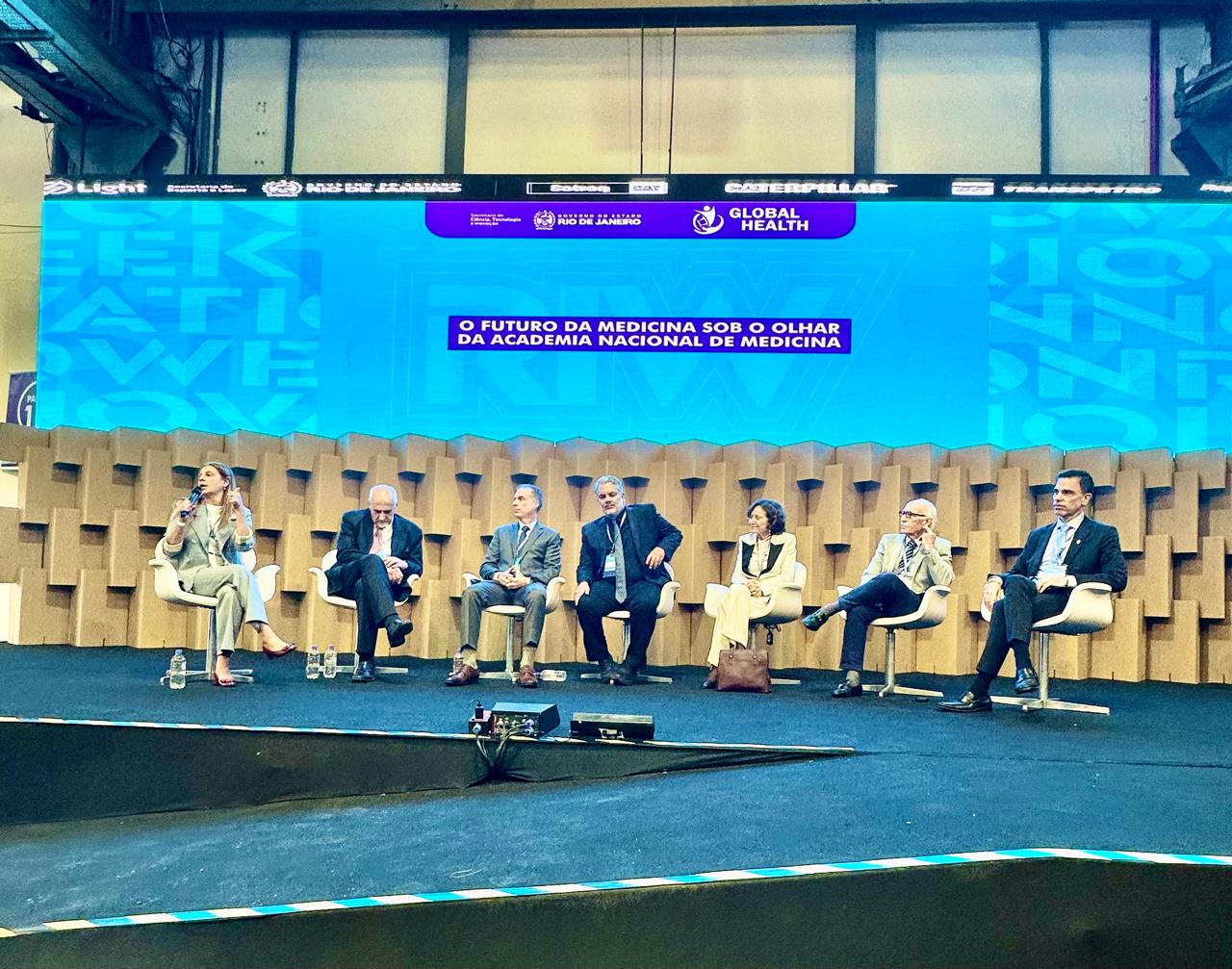 imagem de Dra. Fernanda Tovar-Moll participa de debate sobre o futuro da medicina no Rio Innovation Week