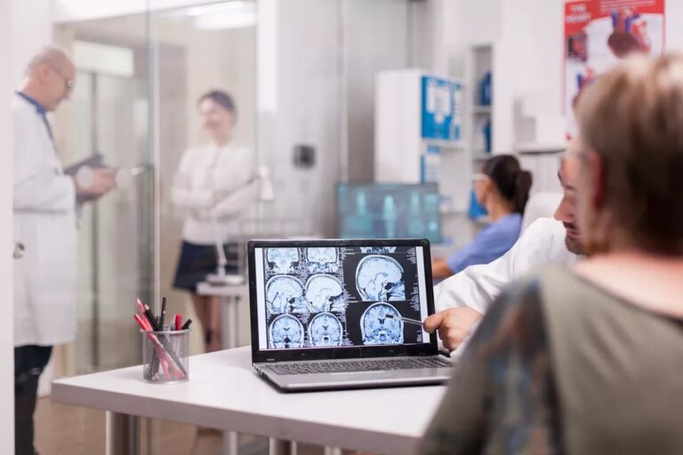 imagem de O Globo: Alzheimer: estudo brasileiro pode facilitar diagnóstico da doença e de outras formas de demência; entenda